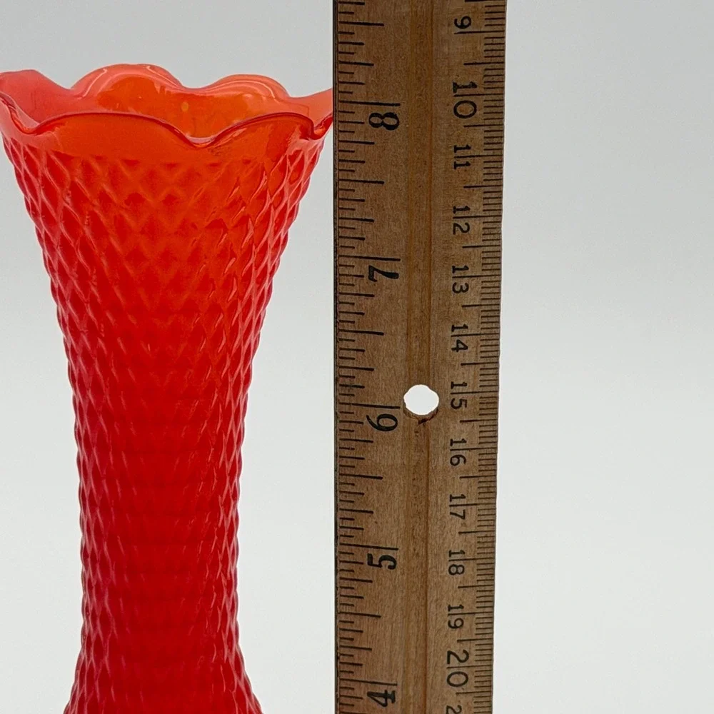 Murano Red Bullicante Diamond Point Glass Vase Ruffled Rim Twisted Stem Italy‎